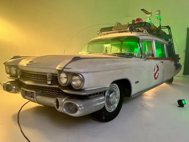 Ecto-TX in a studio with green lighting