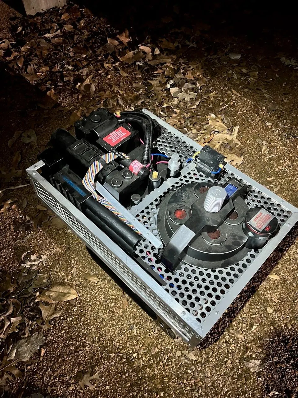 The cage assembled around the pack