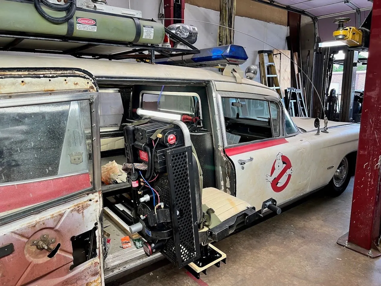 The gunner seat mounted on its rails inside the car